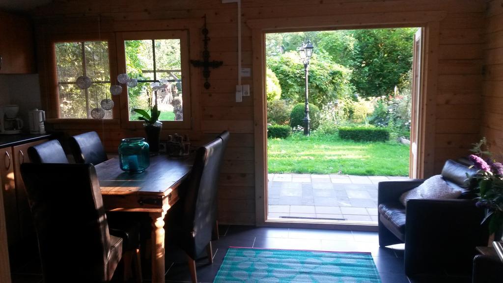 Guesthouse Vakantiehuis In Een Mooie Tuin In Het Centrum Van Zuidlaren! Luaran gambar