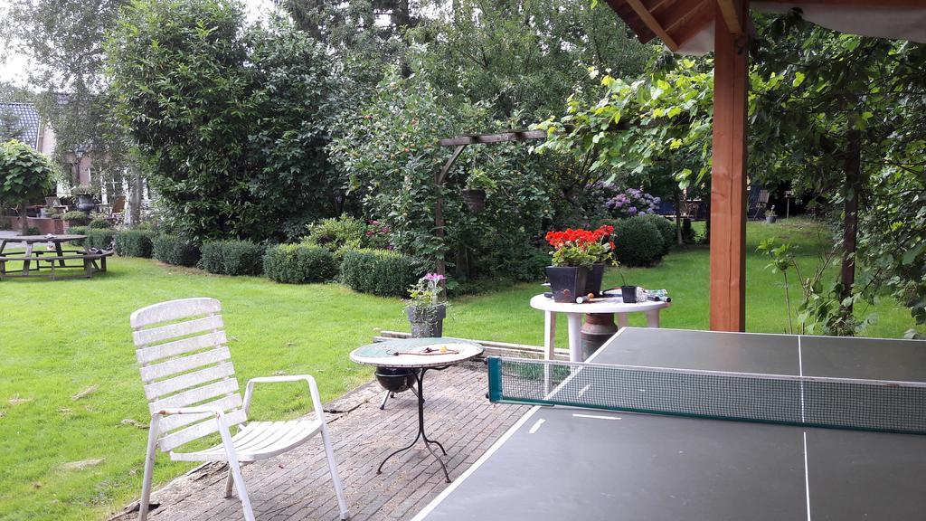 Guesthouse Vakantiehuis In Een Mooie Tuin In Het Centrum Van Zuidlaren! Luaran gambar